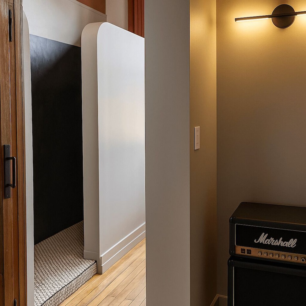 The Well Hotel & Taproom - photo 23