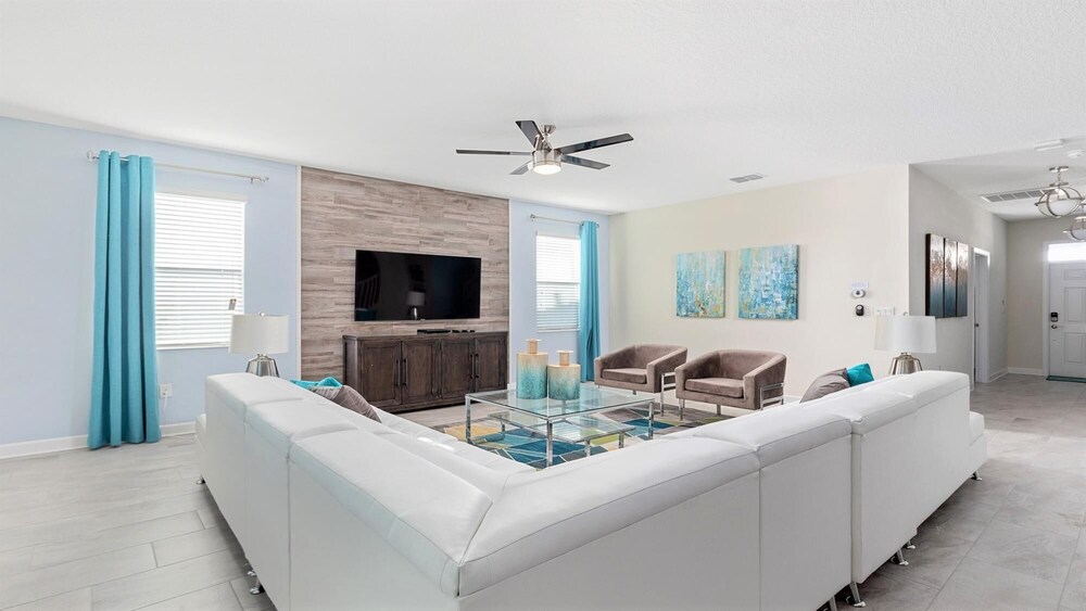 Spacious 6BR w Pool SPA With a Stunning Green View - photo 32