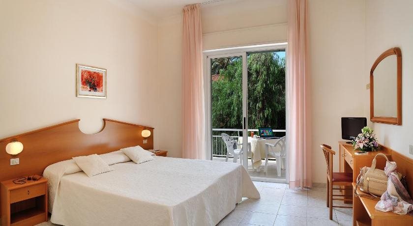 Hotel Helios — Diano Marina