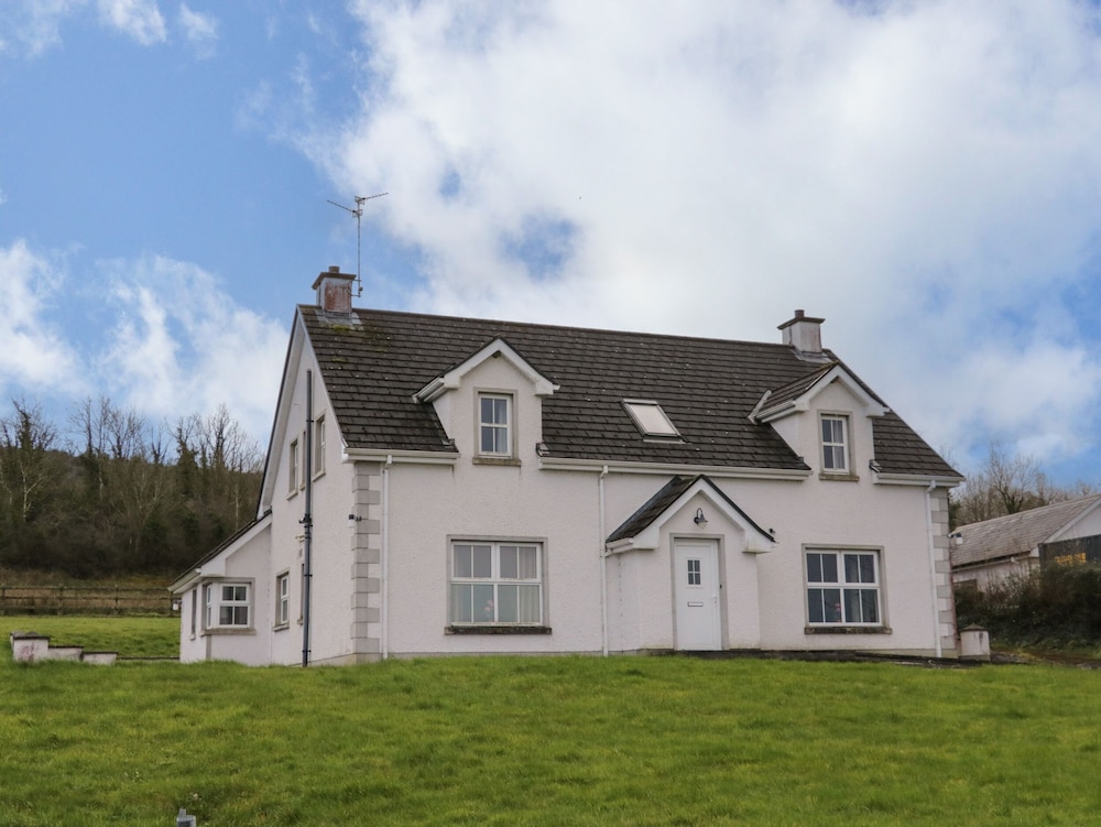 Gunn's Cottage — 4-Star Luxury Hotel in Enniskillen, United Kingdom