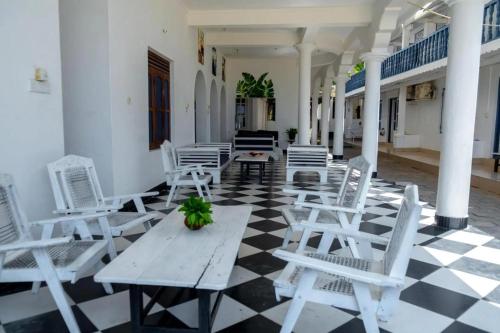 Wave Point Arugambay - carbon neutral hotel in Unknown City