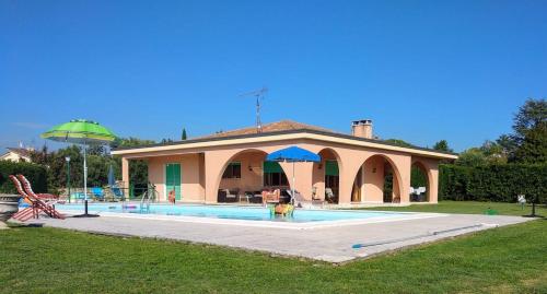 New Villa Tosca — 4-Star Luxury Hotel in Bardolino, Italy