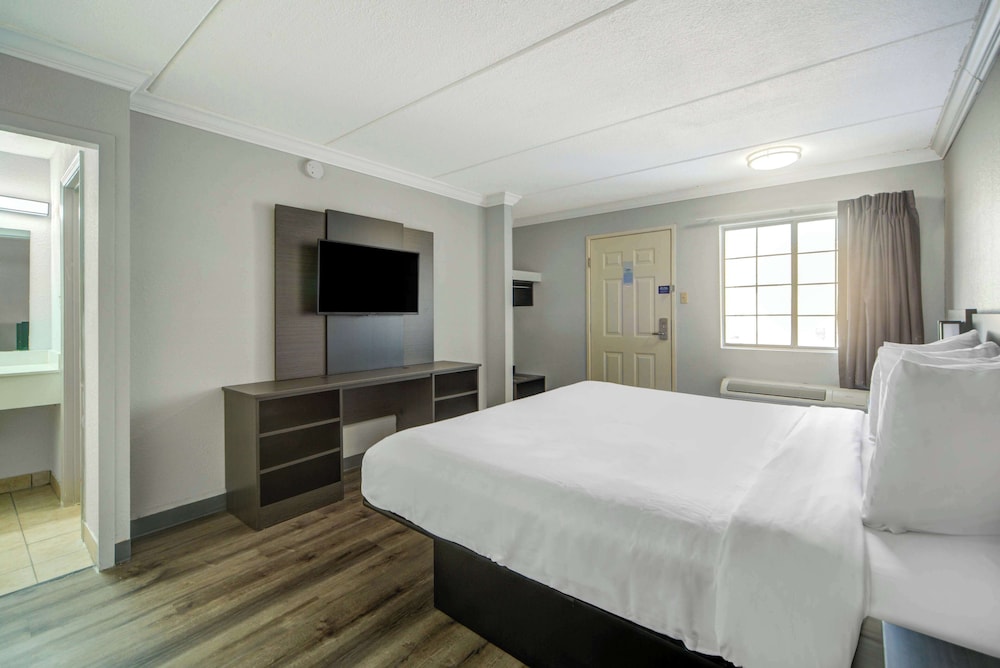 Motel 6 San Antonio TX I 35 North Corridor - photo 17