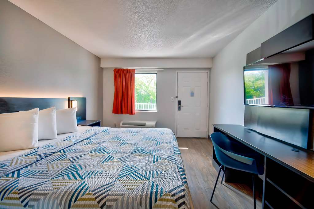 Motel 6 Warren MI Detroit East - photo 9