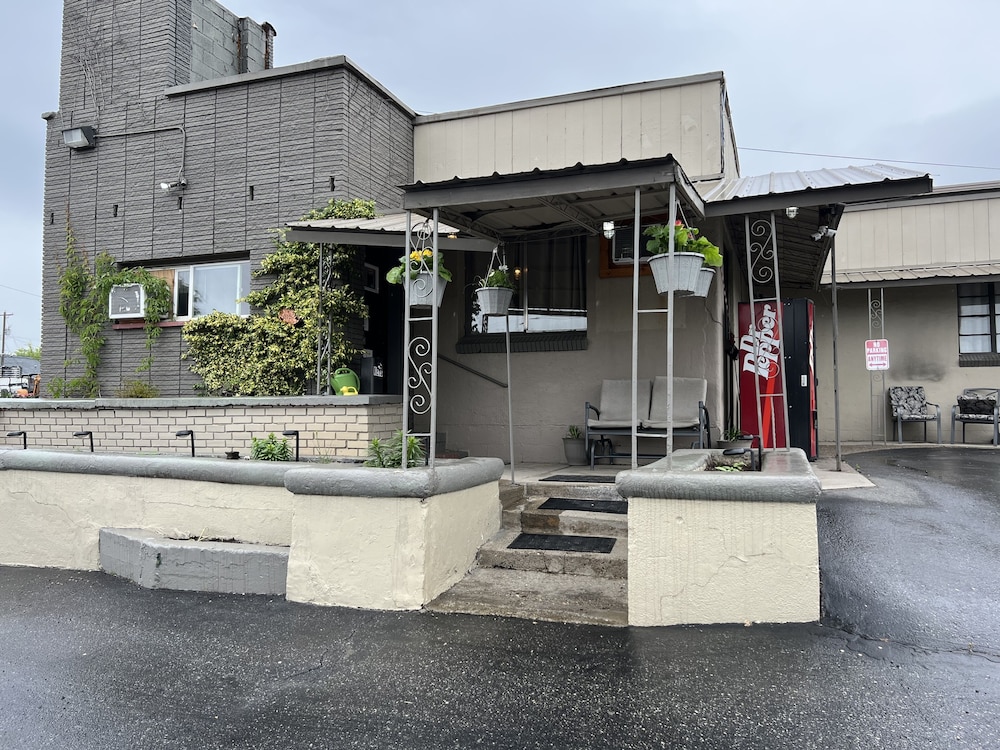 Selkirk Motel - photo 54