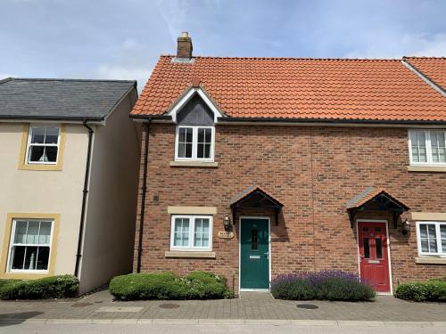 Seaside Cottage The Bay 2 bedrooms patio parking nearby 2 dogs welcome — 4-Star Luxury Hotel in Filey, United Kingdom