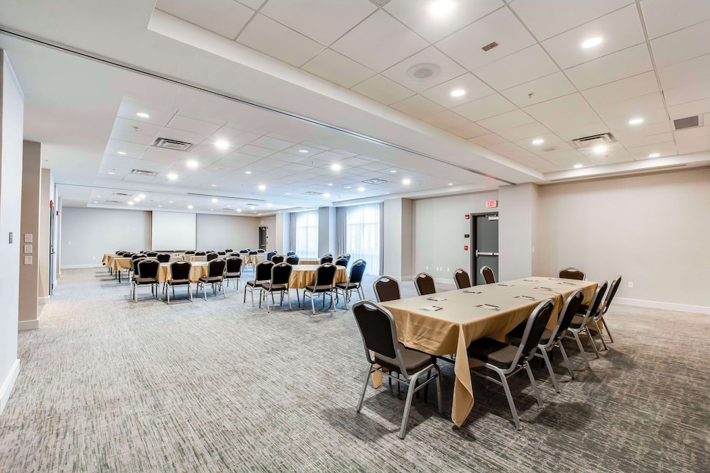 Embassy Suites Louisville East - photo 120
