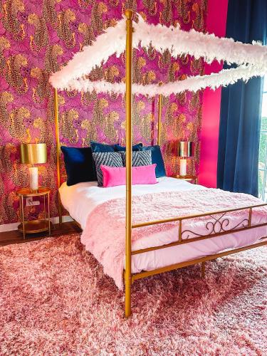 Dolly's Yacht Club Cozy Retreat Near Broadway — 4-Star Luxury Hotel in Nashville, United States