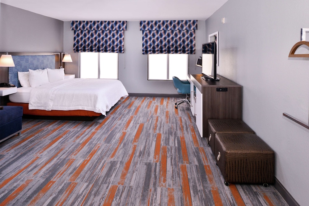 Hampton Inn & Suites Legacy Park Frisco - photo 15