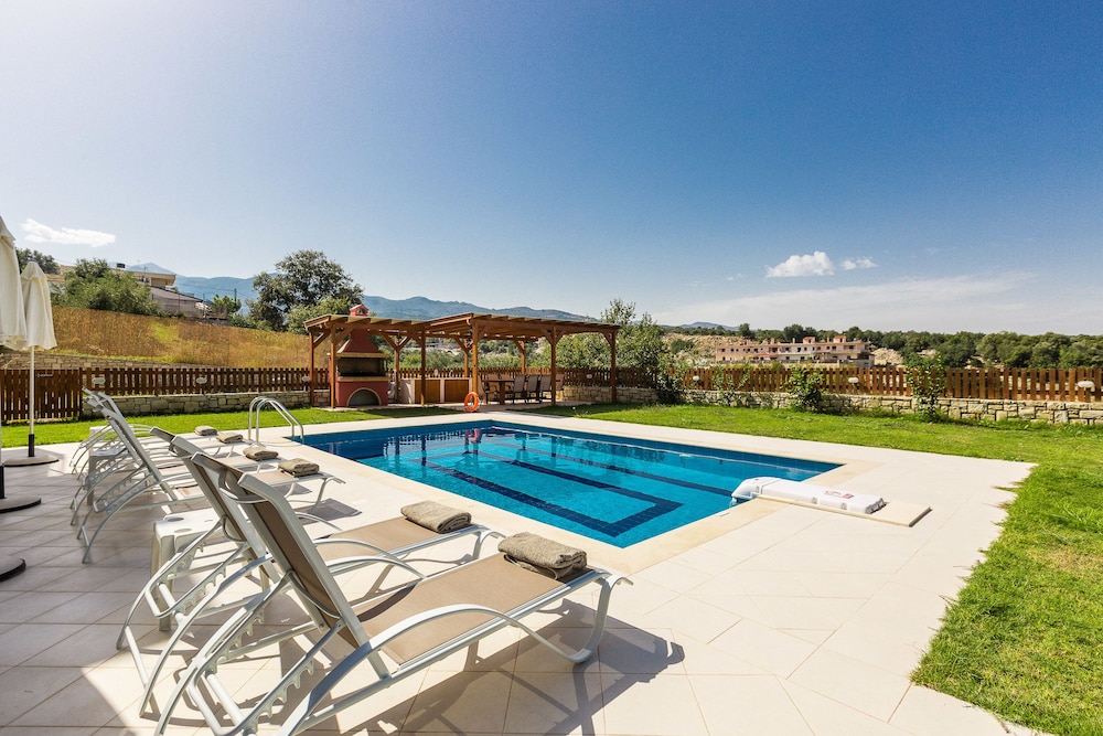 GreenLand Villa — 4-Star Luxury Hotel in Panormos, Greece