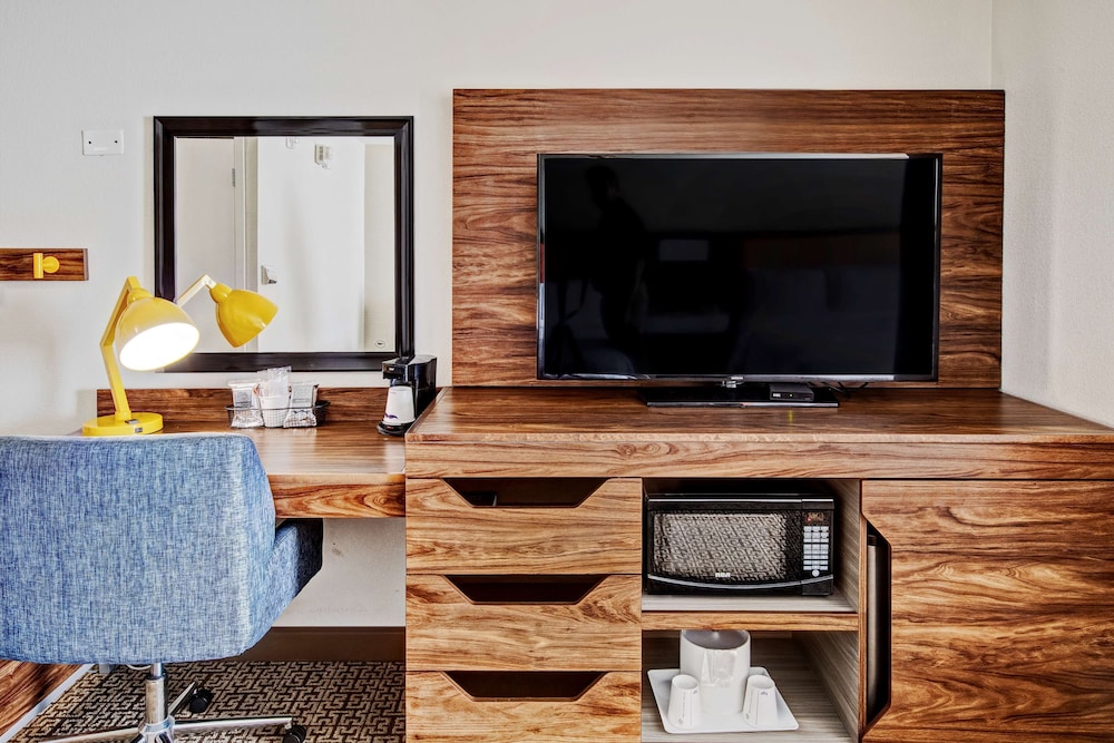 Hampton Inn Van Buren - photo 5