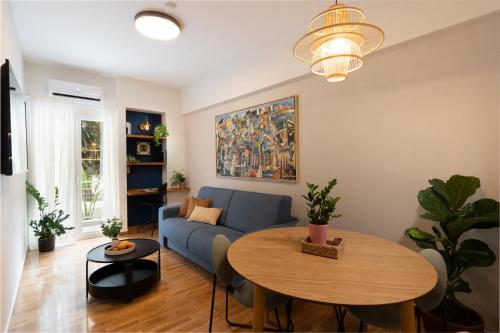 Adela's Apartment BR & LR Next to Metro and 20' From Acropolis — 4-Star Luxury Hotel in Athens, Greece