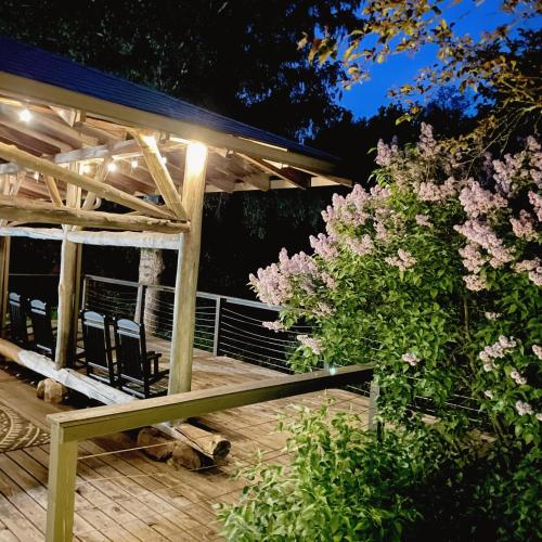 The Blue House On The Hill Catskills Views — 4-Star Luxury Hotel in Claryville, United States