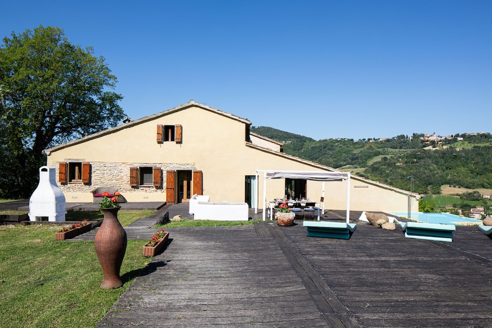 3998 Villa Dell`arte by Barbarhouse — 4-Star Luxury Hotel in Montecchio, Italy