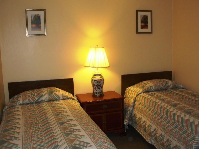 Red Carpet Inn On the Lake - photo 6