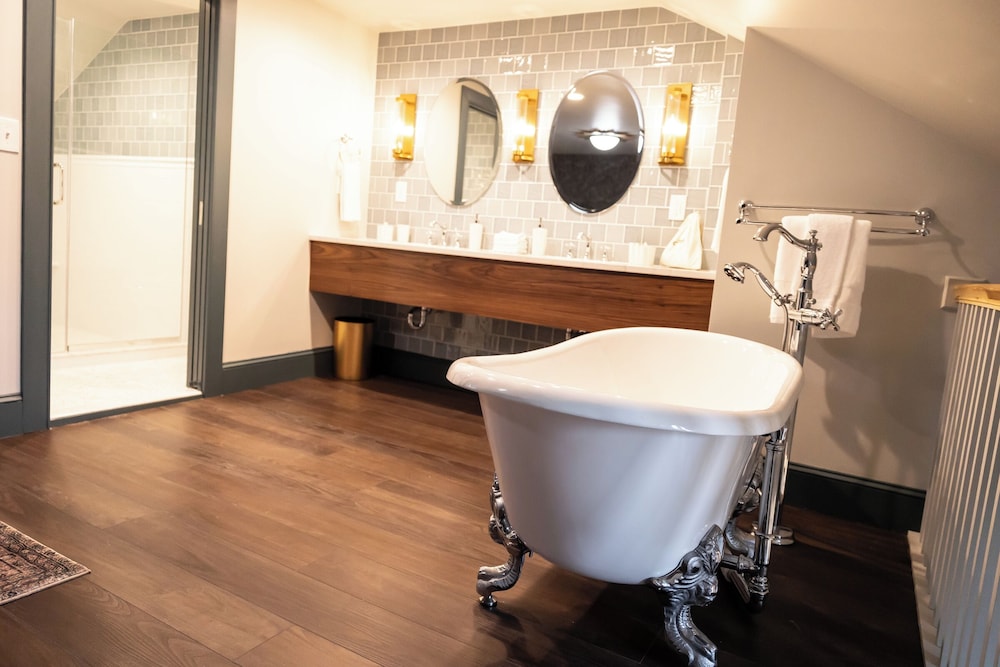 The Gas Lamp Hotel 3BR Suite Edison - photo 19