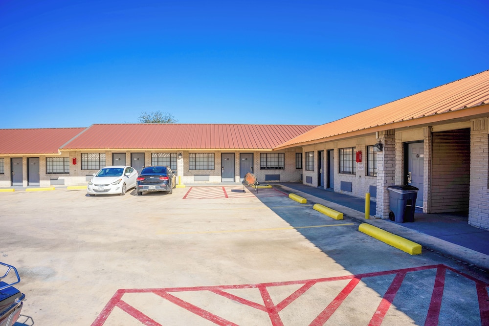 Pleasanton Executive Inn By OYO - photo 39