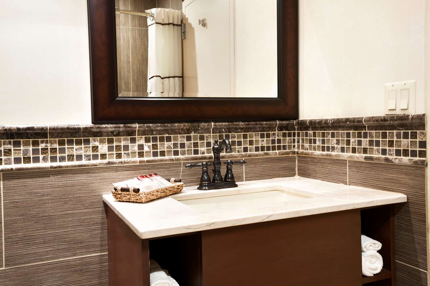 Holiday Inn Newark Intl Airport North - photo 31