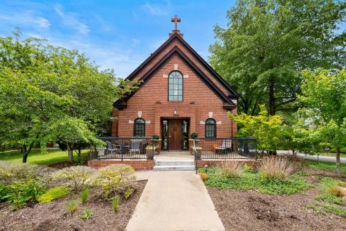 The Saint — 4-Star Luxury Hotel in Fayetteville, United States