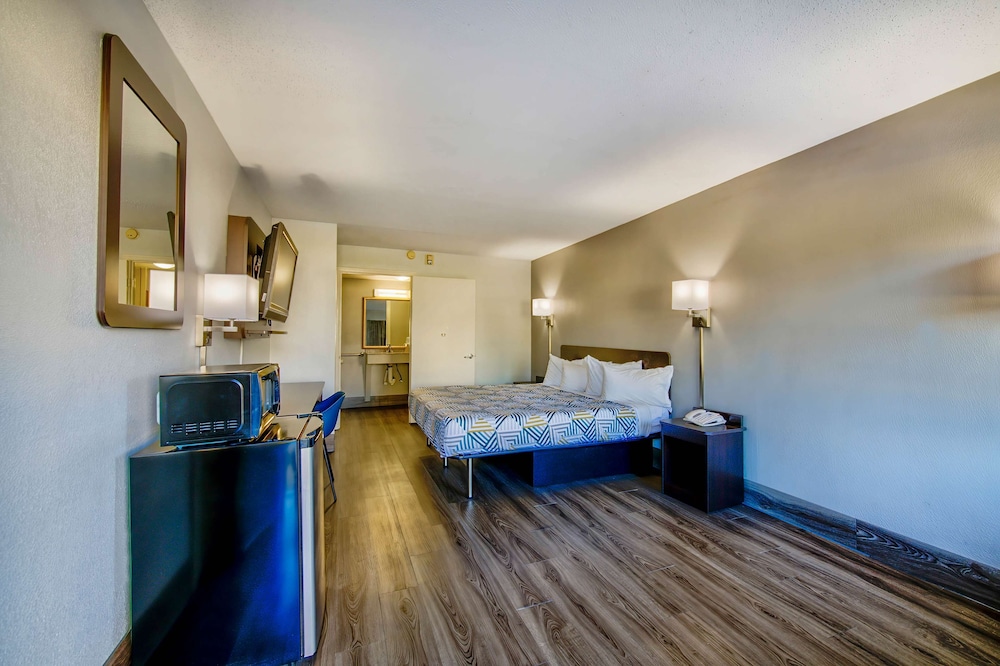 Studio 6 Birmingham AL Medical Center - photo 4