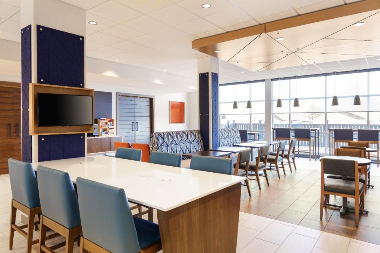 Holiday Inn Exp Stes Berkshires By Ihg - photo 12