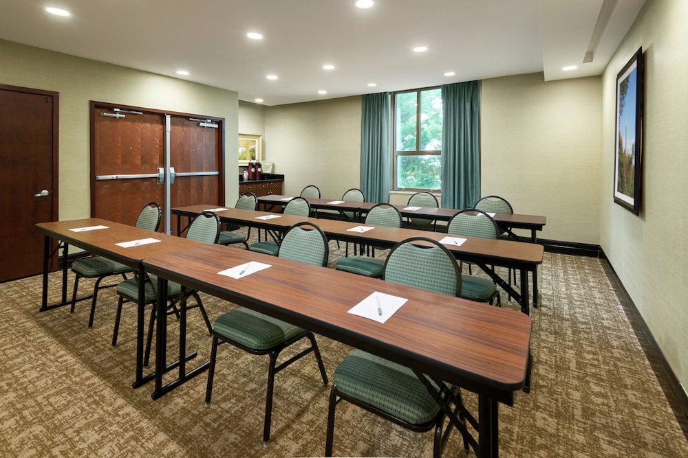 Hampton Inn & Suites National Harbor Alexandria Area - photo 31