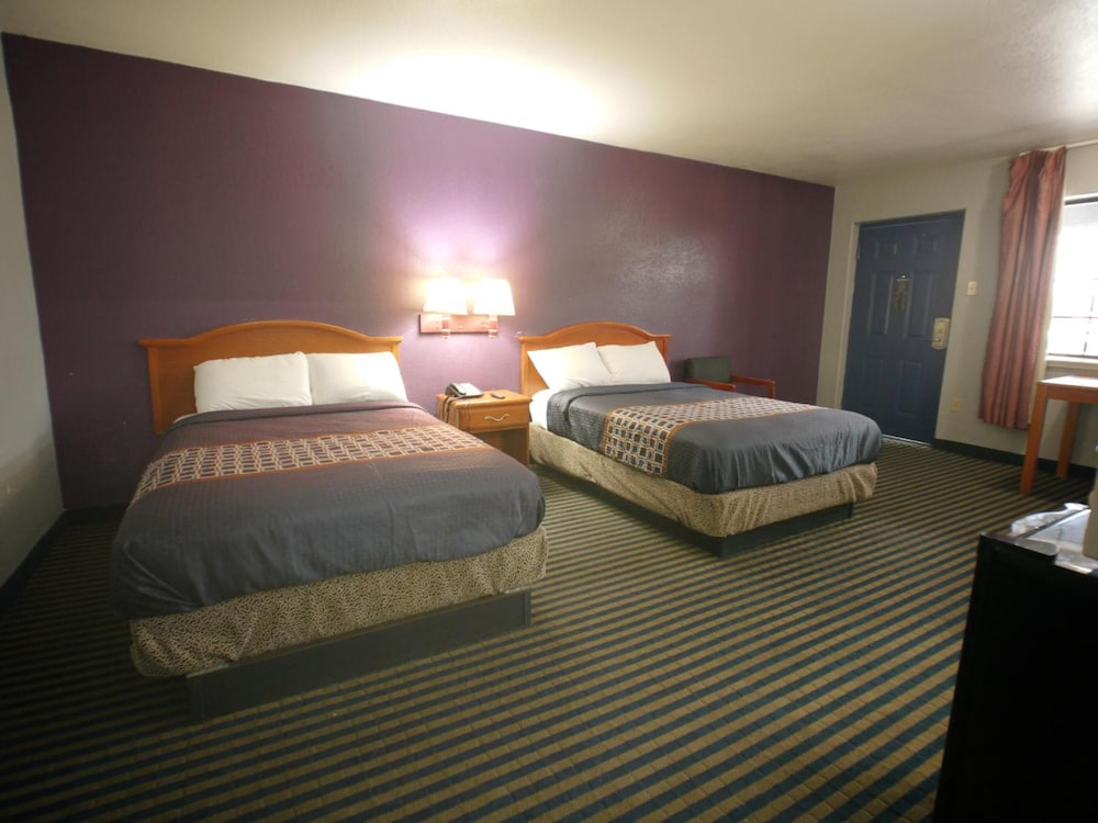Texas Inn Airport McAllen - photo 20