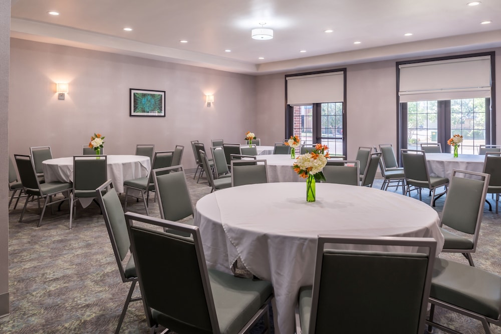 Holiday Inn & Suites Dallas Addison by IHG - photo 33