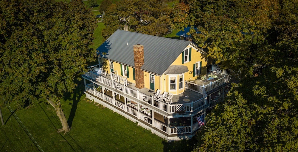 Magnolia Place Bed And Breakfast 11688403 — Hector