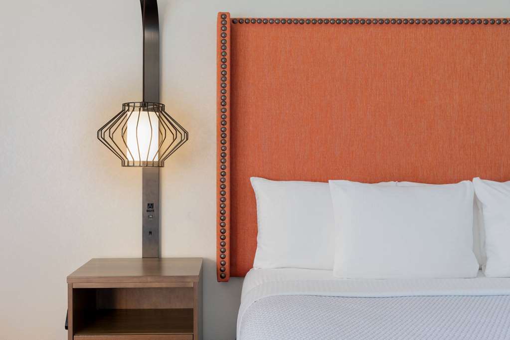 La Quinta Inn & Suites by Wyndham Perry - photo 11