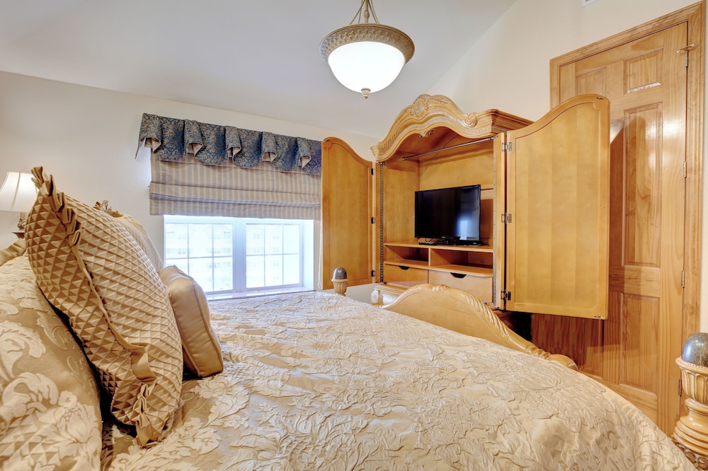 Grand Crowne Resort - photo 20