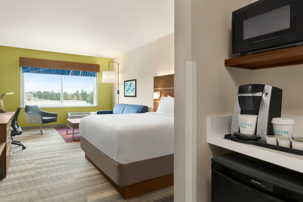 Holiday Inn Express and Suites Ukiah by IHG - photo 15