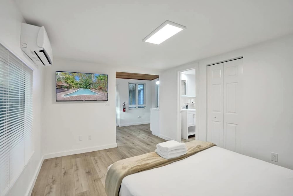 Tropical Oasis Studio w Pool