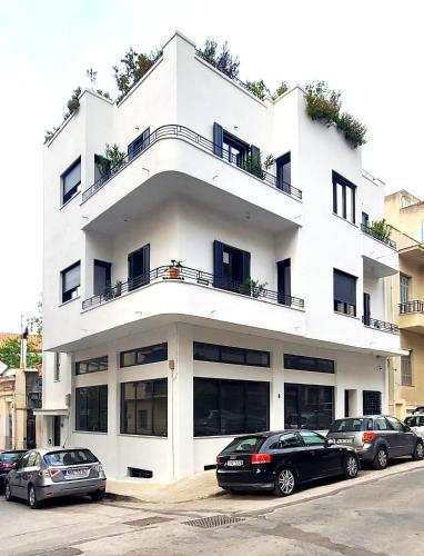An elegant apartment at the foot of the Acropolis — 4-Star Luxury Hotel in Athens, Greece