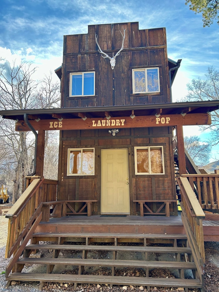 Moore's Old Pine Inn - photo 3