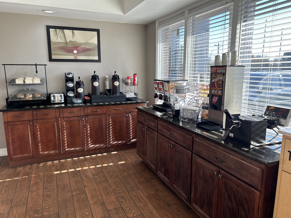 Red Roof Inn & Suites Scottsboro - photo 41