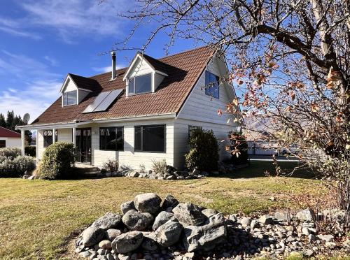 Bedrock Lake Tekapo in Lake Tekapo, New Zealand