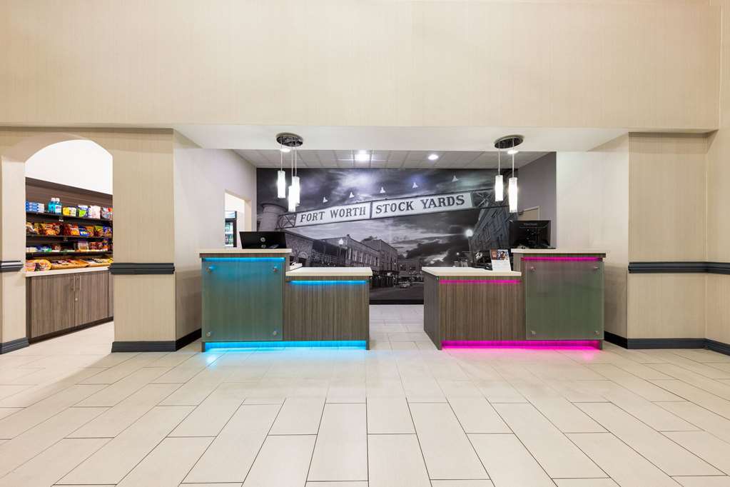 La Quinta Inn & Suites by Wyndham Ft. Worth Forest Hill TX - photo 5