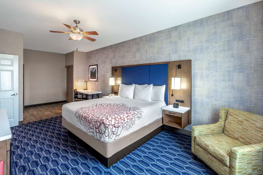 La Quinta Inn & Suites by Wyndham Houston Channelview - photo 35