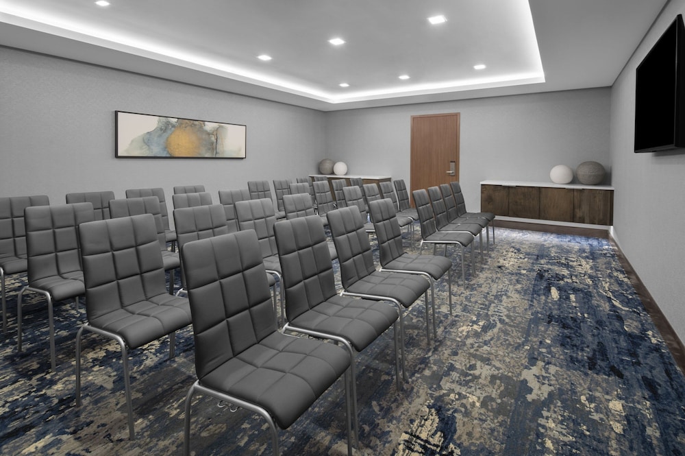AC Hotel Charlotte Ballantyne - photo 44