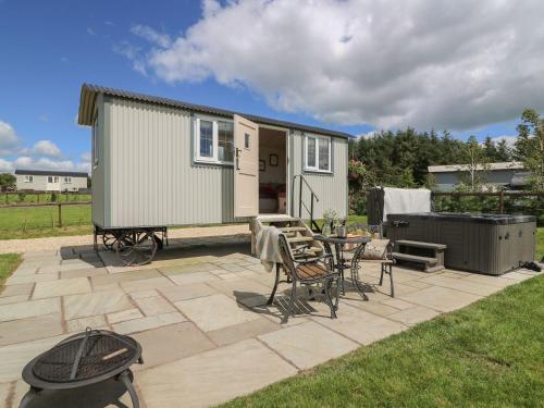 Shepherds View - carbon neutral hotel in Rhayader