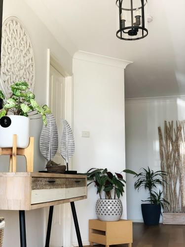 Cheerful family friendly home with water views — 4-Star Luxury Hotel in Shellharbour, Australia