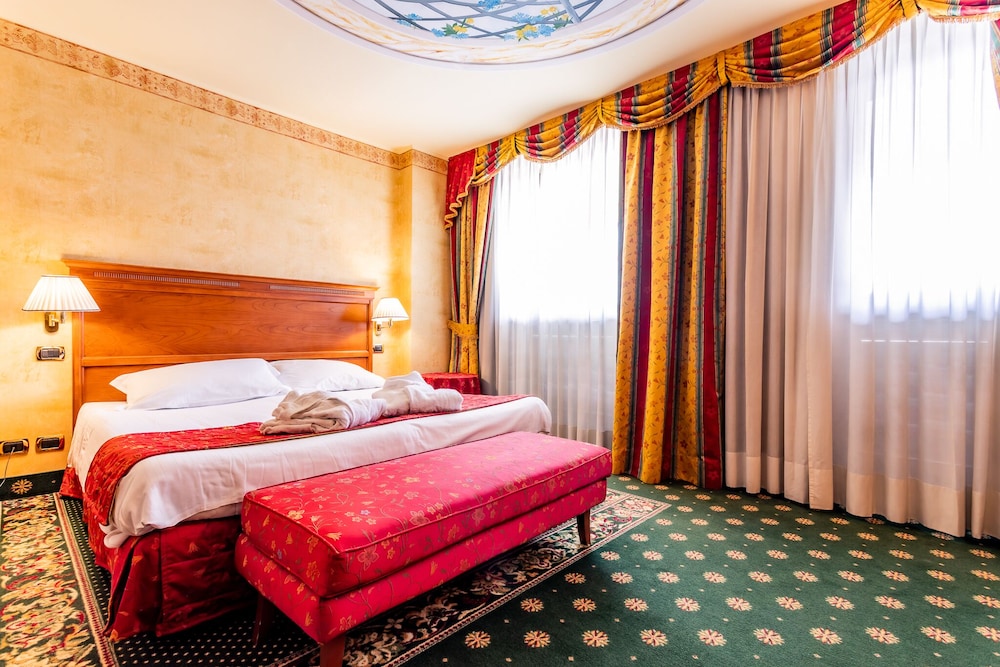 Hotel Cristallo — hotel in Sestriere