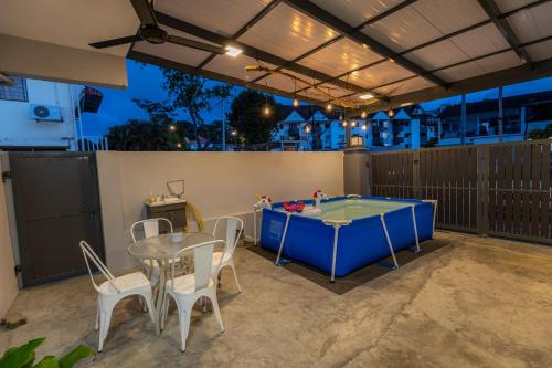 15Px 5BR V Jaccuzi Spa n KTV n Pool Table At Georgetown USM n Lam Wah Ee Hospital Kids pool no more in Unknown City, Malaysia