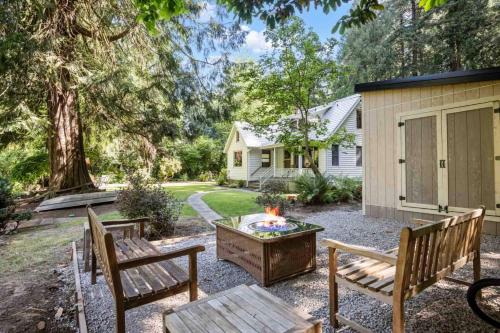 Riverwood Retreat in West Linn, United States