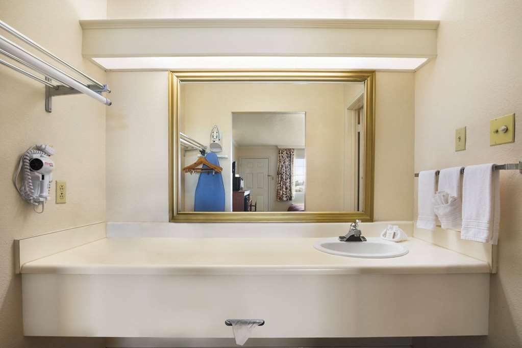Baymont by Wyndham Beaumont - photo 12