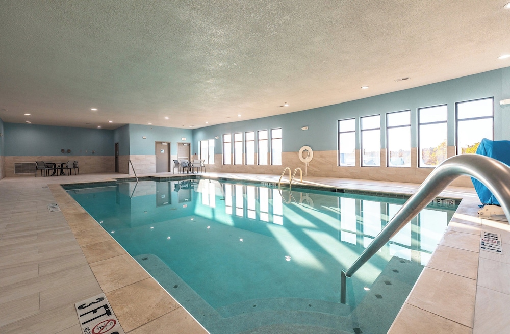 Holiday Inn Express Hotel & Suites St. Robert by IHG - photo 33