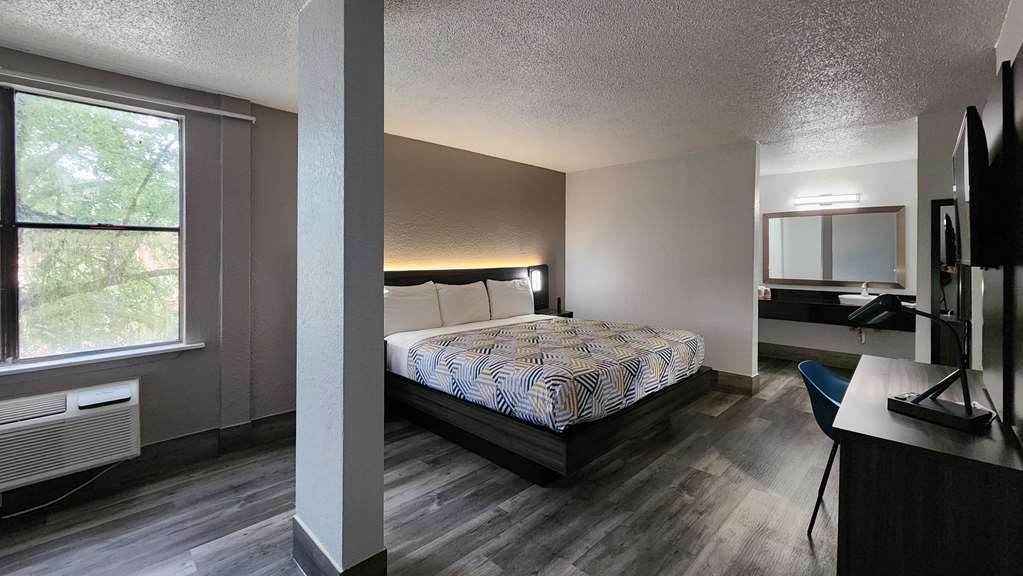 Motel 6 Houston TX Medical Center NRG Stadium - photo 30