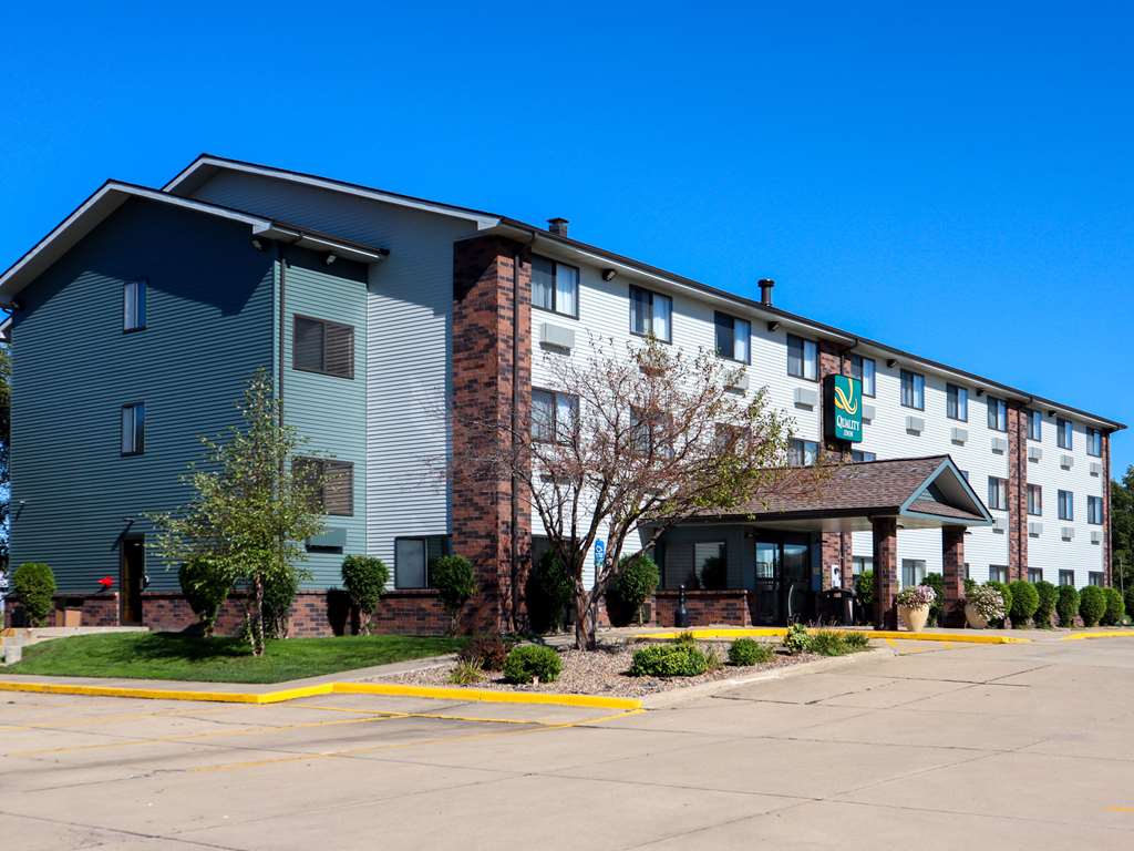 Quality Inn & Suites Bloomington I 55 and I 74 - photo 8
