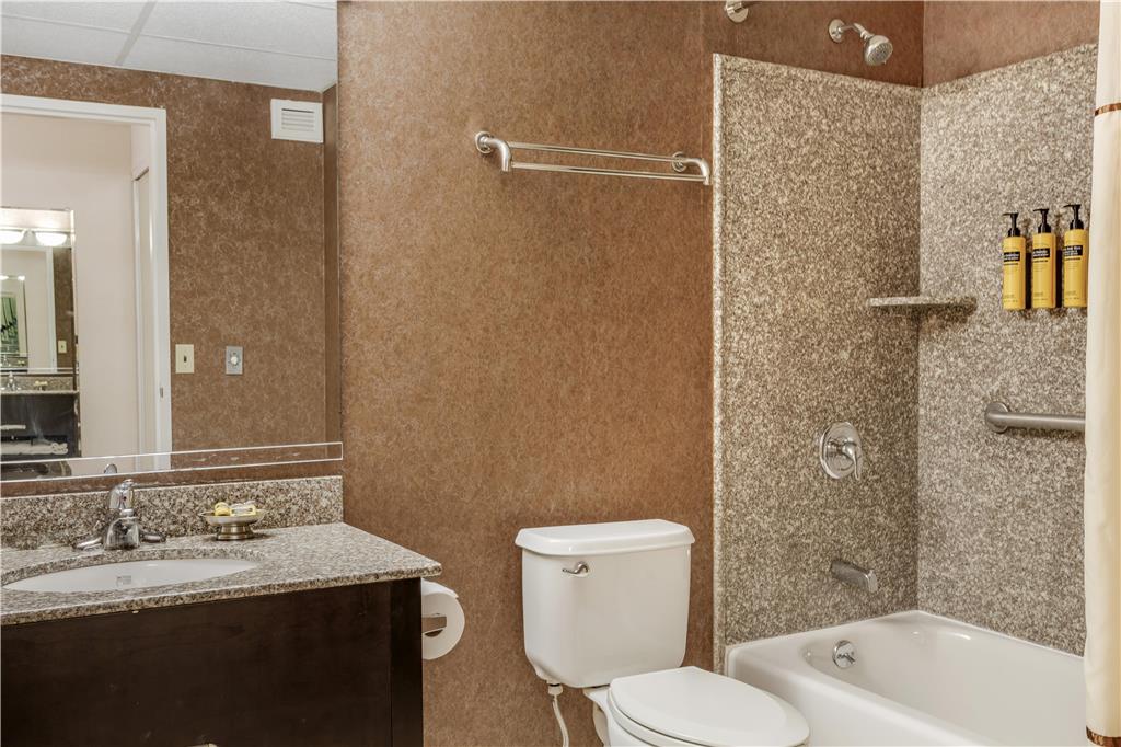 Best Western PLUS Morristown Inn Florham Park - photo 17